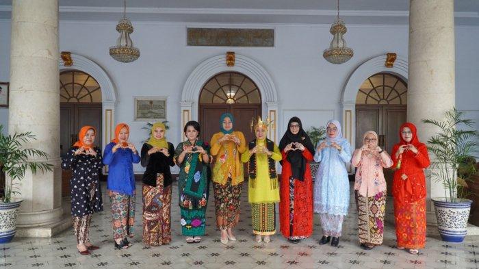 Dua Pejabat Hebat Tegal Tampil Elegan Rayakan Hari Ibu ke-97