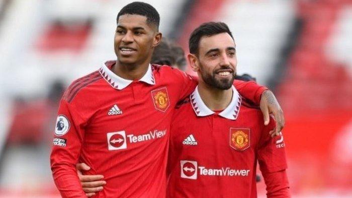 Marcus Rashford (kiri) dan Bruno Fernandes usai Man United mengalahkan Man City 2-1 pada laga pekan ke-20 Liga Inggris yang dihelat di Stadion Old Trafford, Sabtu (14/1/2023) malam. Rashford dan Bruno Fernandes menjadi pencetak gol kemenangan 2-1 Man United. Hasil Liga Inggris pekan ke-20 kompetis hingga Sabtu (14/1/2023) tersedia di akhir artikel ini