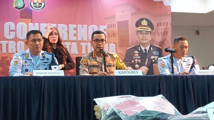 Polres Metro Jakarta Timur, Puslabfor, RS Polri Kramat Jati, dan Apsifor saat menyampaikan hasil penyidikan terkait sebab tewasnya anak perwira TNI AU berinisial CHR (16), Jatinegara, Kamis (23/11/2023).