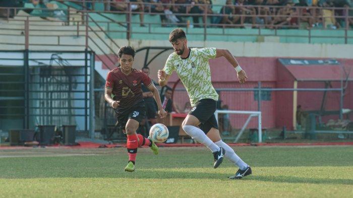 Persipura Unggul Sementara, Matheus Silva Cetak Gol Penalti