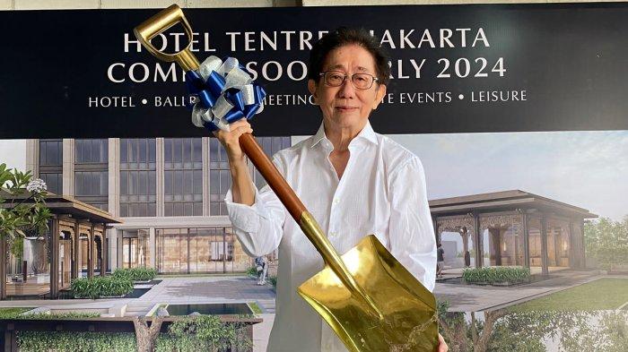 Direktur Utama PT Hotel Candi Baru, Irwan Hidayat dalam topping off Hotel Tentrem Alam Sutera Jakarta. Hadir dalam kegiatan itu beberapa jajaran direksi PT Hotel Candi Baru, PT Praja Karalan Perdana, dan PT Alam Sutera Jakarta.