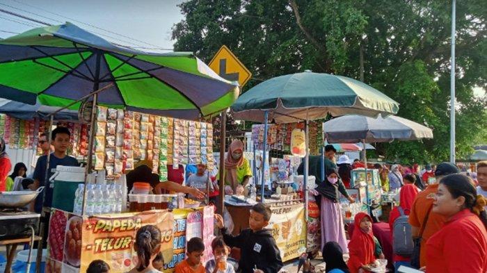 Pemerintah Kabupaten Sragen menggelar jalan sehat bersama di Alun-alun Sasana Langen Putra pada Minggu (12/11/2023) dalam rangka HUT PGRI dan HUT Korpri.