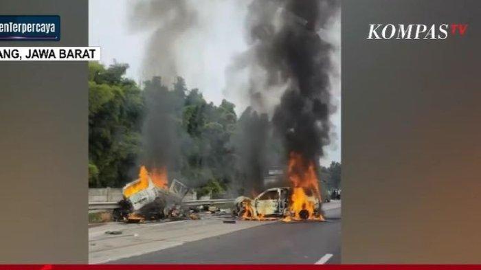 Sejumlah mobil terlibat kecelakaan di KM 58 Tol Jakarta-Cikampek, Karawang, Jawa Barat, Senin (8/4/2024). (Tangkapan layar KompasTV)