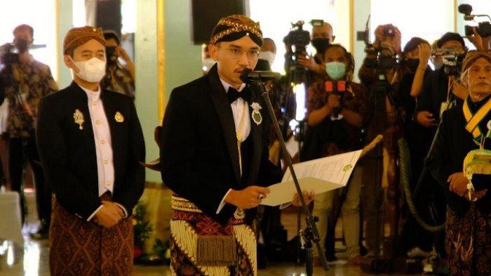KGPAA Mangkunegara X, Bhre Cakrahutomo Wira Sudjiwo saat menyampaikan Sabdadalem pertamanya di Pura Mangkunegaran, Sabtu (12/3/2022).