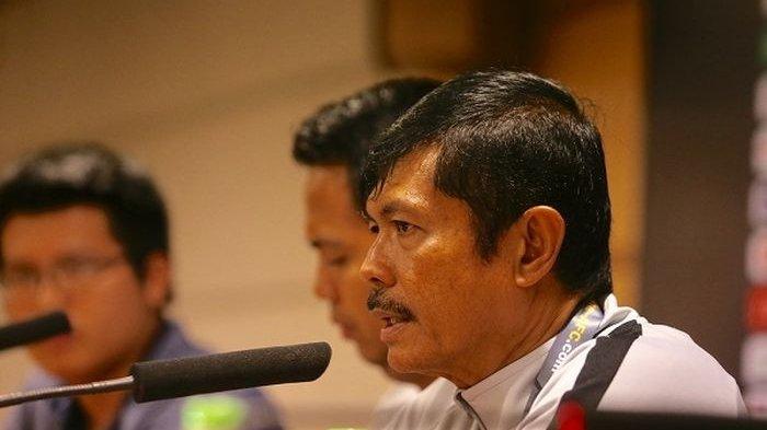 Pelatih timnas U-23 Indonesia, Indra Sjafri memberikan keterangan pers pasca kekalahan dari timnas U-23 Vietnam, Minggu (24/3/2019).