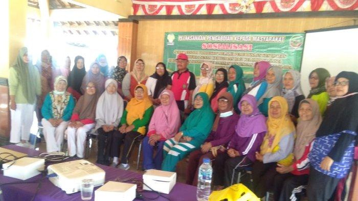Sosialisasi kesehatan lansia dan pelayanan pemeriksaan kesehatan di balai kelurahan Desa Sukorejo Kecamatan Tunjungan Kabupaten  Blora