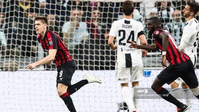 Krzysztof Piatek merayakan golnya pada pertandingan Juventus vs AC Milan di Stadion Allianz dalam lanjutan Liga Italia, 6 April 2019.