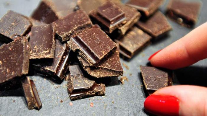 Makan coklat