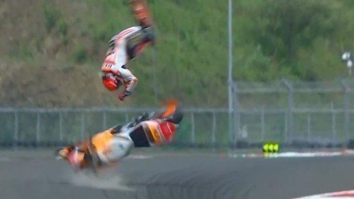 Marc Marquez jatuh saat sesi pemanasan di Sirkuit Mandalika hingga dibawa ke rumah sakit