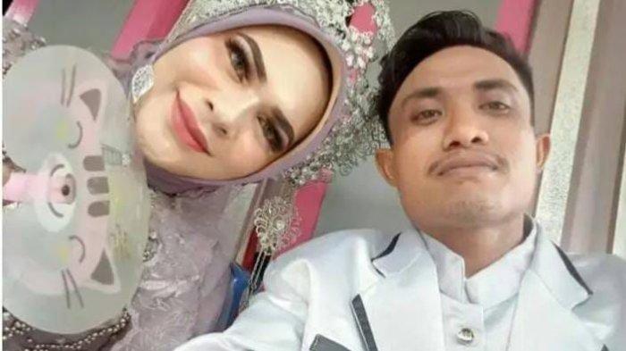 Kedua mempelai saat pose bersama usai melangsungkan pernklahan di Desa Sekely, Kecamatan Gane Barat Selatan, Halmahera Selatan. Kedua pasangan ini merupakan pasangan sesama jenis, Sabtu (18/5/2024) 