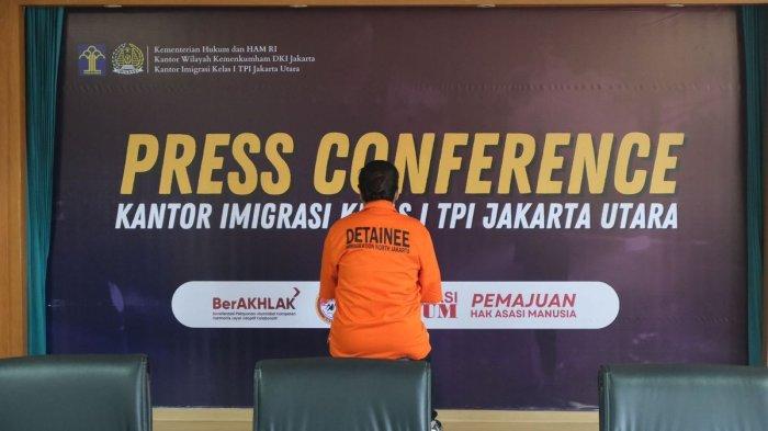 Kantor Imigrasi Kelas I TPI Jakarta Utara menangkap seorang warga asal China berinisial TN (43) karena masuk ke Indonesia tanpa melalui proses pemeriksaan.