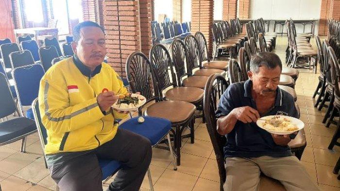 Posko pemenangan Yoyok Sukawi Sukawi dan Joko Santoso yang dinamai Omahe Bocahe Dewe saat ini rutin menyediakan makan siang gratis bagi para ojek online, pekerja di sekitar posko, atau masyarakat umum. Posko pemenangan Yoyok-Joss ini memang menyajikan makan siang gratis dengan menu sederhana untuk warga sekitar selama persiapan menghadapi Pilwakot Semarang 2024.