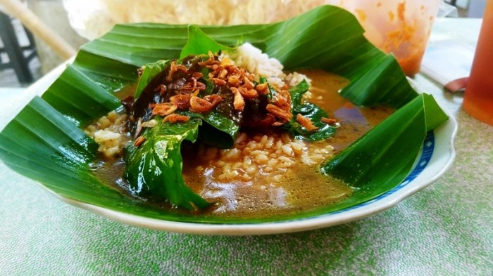 Nasi Pindang Jalan Menteri Supeno Rp 10.000/ porsi.