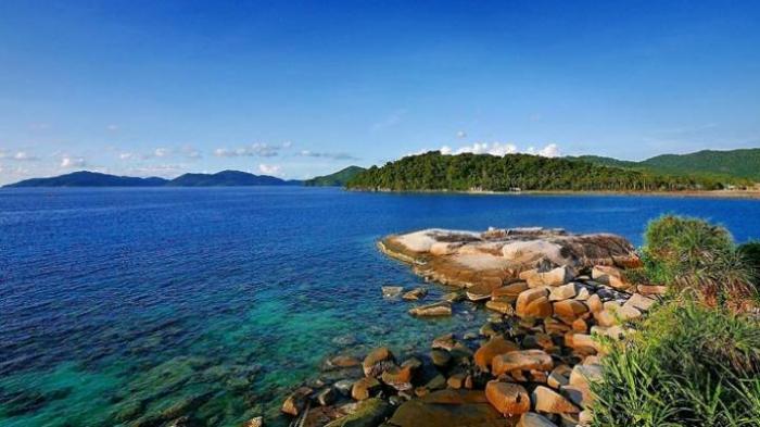 Pantai Tanjung Momong di Kepulauan Anambas, Provinsi Kepulauan Riau. 