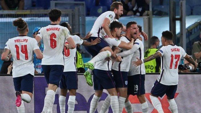 Para pemain timnas Inggris merayakan gol keempat dalam pertandingan Ukraina vs Inggris pada perempat final Euro 2020 di Stadion Olimpico, Roma, Italia, Minggu (4/7/2021) dini hari WIB.