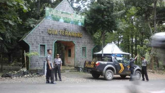 Patroli Polres Tondanan Blora di Goa Terawang