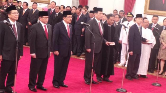 Lima menteri dan sekretaris kabinet dilantik Presiden Joko Widodo di Istana Negara, Jakarta, Rabu (12/8/2015).