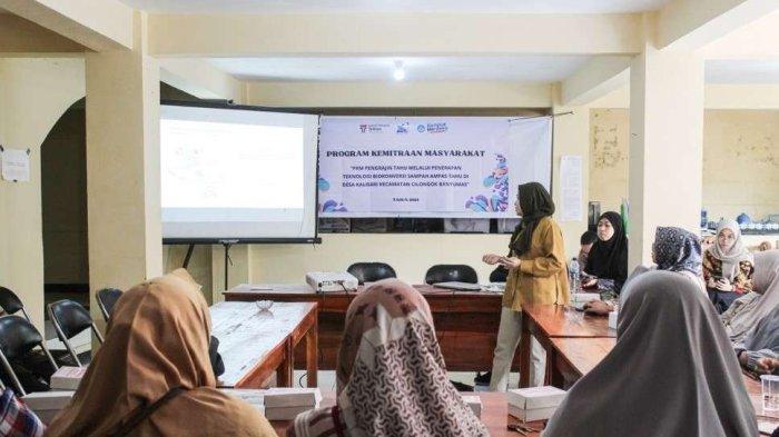 Pelatihan Budidaya Maggot Menggunakan Ampas Tahu oleh Dosen IT Telkom Purwokerto