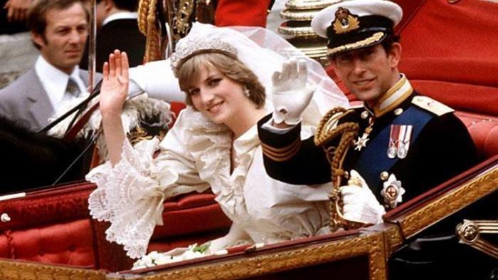 Foto kenangan pernikahan Pangeran Charles dan Putri Diana. (bbc.co.uk)
