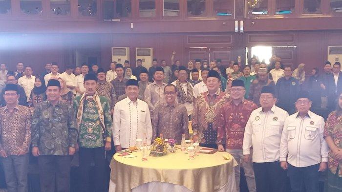 IKA PMII -- Pratikno ingin IKA PMII menjadi lokomotif yang tidak berjalan sendiri. Tapi menarik gerbong yang panjang, dan berkontribusi menciptakan SDM unggul saat membuka pra Munas VII IKA PMII di Semarang, Sabtu (8/2).