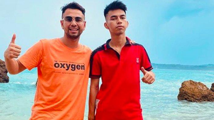 Raffi Ahmad mengajak Dimas Ramadhan berlibur ke Sumba.