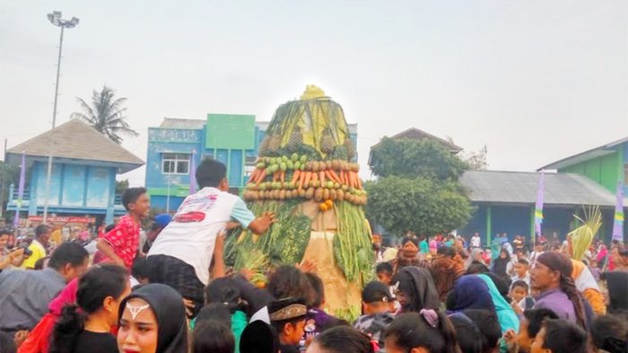 Ratusan warga Karimunjawa menggelar ritual rutin Barikan Kubro Karimunjawa, Kamis (20/9).