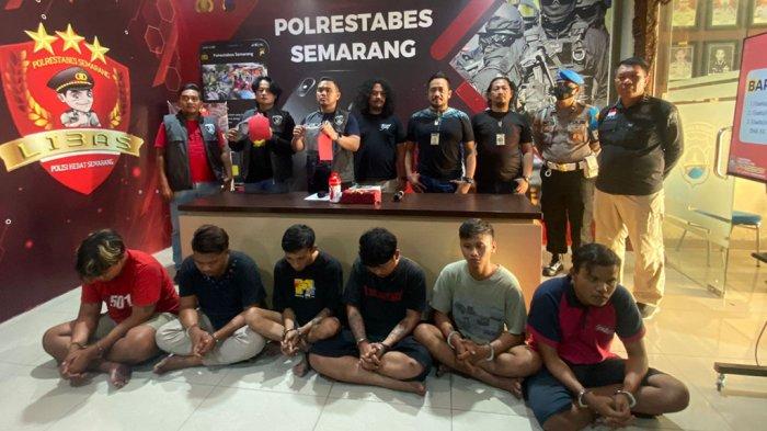 Satreskrim Polrestabes Semarang menangkap enam pemuda hajar anak di bawah umur hingga berujung meninggal dunia. Keenam pemuda tersebut dihadirkan dalam konferensi pers di kantor Polrestabes Semarang, Kota Semarang, Jumat (15/9/2023).