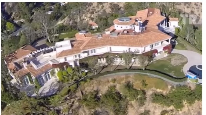 Penampakan utuh Rumah Nia Ramadhani di Amerika