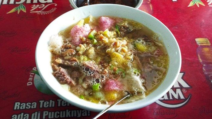 Tampilan seporsi Soto Kecik Sokaraja yang memiliki kuah segar, wajib dicoba saat ke kota Banyumas, Sabtu (14/5/2022). 