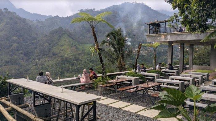 Suasana di Wisata Seribu Batu Semliro.