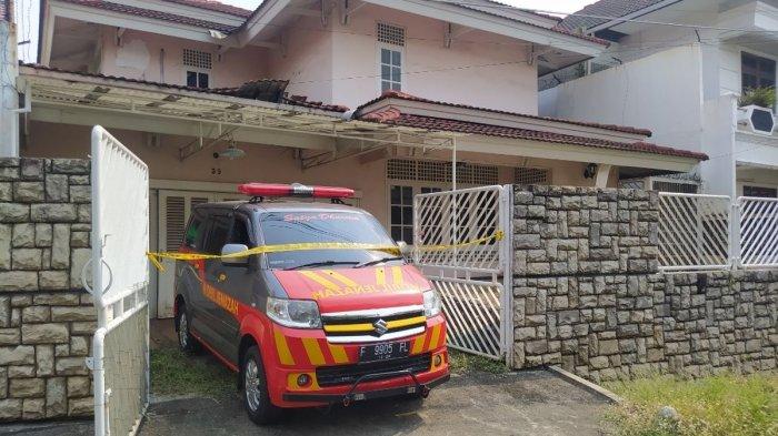 Suasana tempat kejadian perkara penemuan jenazah ibu dan anak di kediamannya, Perumahan Bukit Cinere, Cinere, Depok, Kamis (7/9/2023) siang.