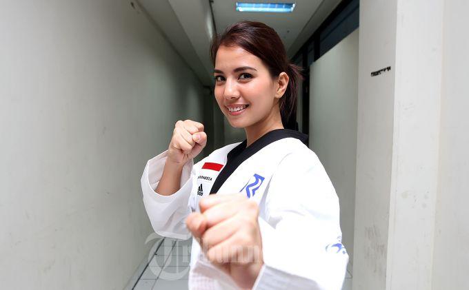 Artis Tya Ariestya.