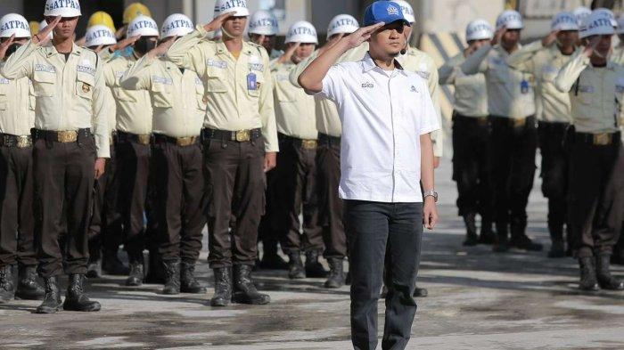 Upacara Peringatan Hari Kemerdekaan Republik Indonesia ke-78 oleh karyawan PT Semen Gresik di depan gedung CCR Pabrik Rembang (17/8).