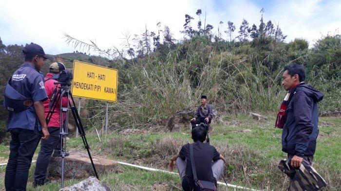 rambu peringatan di kawah Sinila Dieng.