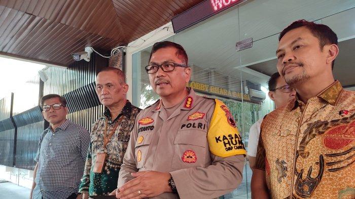 Polisi dan Tim Investigasi Kemenkes memberikan keterangan hasil rapat koordinasi yang membahas tindak lanjut dugaan kasus perundungan almarhum Aulia mahasiswi PPDS Undip di Mako Ditreskrimum Polda Jateng, Kota Semarang, Jumat (30/8/2024).