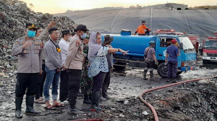 Wali Kota Semarang, Hevearita Gunaryanti Rahayu meninjau kebakaran di TPA Jatibarang, Jumat (22/9/2023).