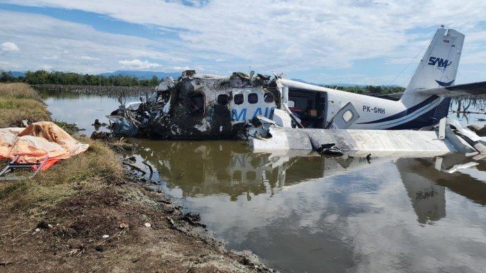 Kondisi pesawat perintis SAM Air hancur akibat jatuh di area rawa di sekitaran Bandara Panua Pohuwato Gorontalo, Sulawesi Utara, Minggu (20/10/2024) pagi.