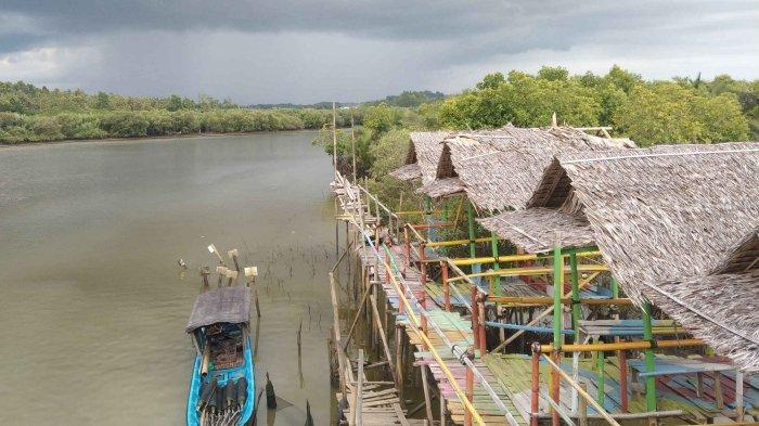 Rekomendasi Tempat Wisata di Cilacap, Hutan Mangrove Cigimbal Park ...