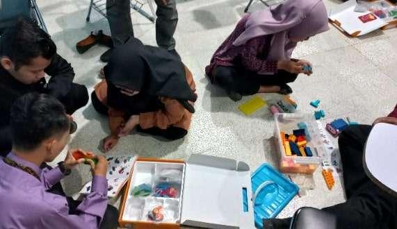 Penggunaan alat pembelajaran robotik
