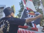 jateng/20250803-_-Bendera-One-Piece-di-Depan-Kantor-Bupati-Pati.jpg