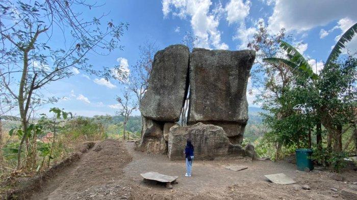 Batu Lawang yang terletak di Desa Banyuputih, Kecamatan Wringin, Bondowoso, kini di sekelilingnya akan dibangun pagar oleh Pemerintah Daerah