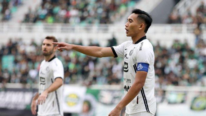 RIZKY RIDHO: Pemain Persija Jakarta Rizky Ridho saat laga ke-11 Liga 1 2024-2025 yang berakhir dengan kemenangan Persebaya Surabaya skor 2-1 di Stadion Gelora Bung Tomo Surabaya, Jumat (22/11/2024) sore.