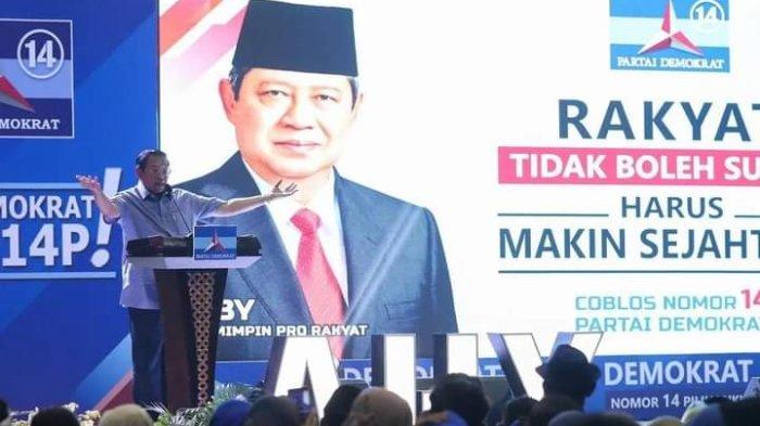 SBY saat berorasi dalam sebuah kampanye bersama Partai Demokrat. 