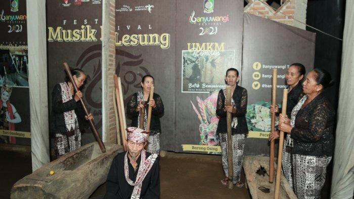 Tradisi tabuh lesung, salah satu kesenian Desa Adat Kemiren Banyuwangi