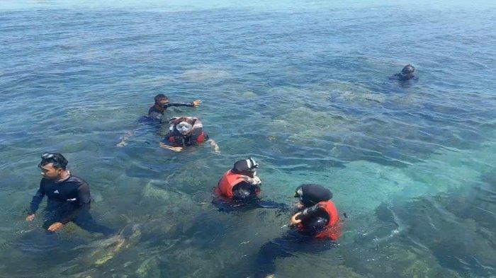 Asyiknya snorkeling di Pulau Ketapang Probolinggo, Jawa Timur.