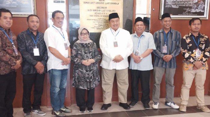 2 Paslon Bakal Calon Bupati dan Wakil Bupati saat Menjalani Pemeriksaan Kesehatan di Surabaya