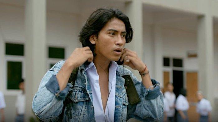Abidzar Al Ghifari buka-bukaan soal alasan mengapa dirinya selama ini jarang atau bahkan tidak pernah tersenyum lebar saat tampil di hadapan publik.