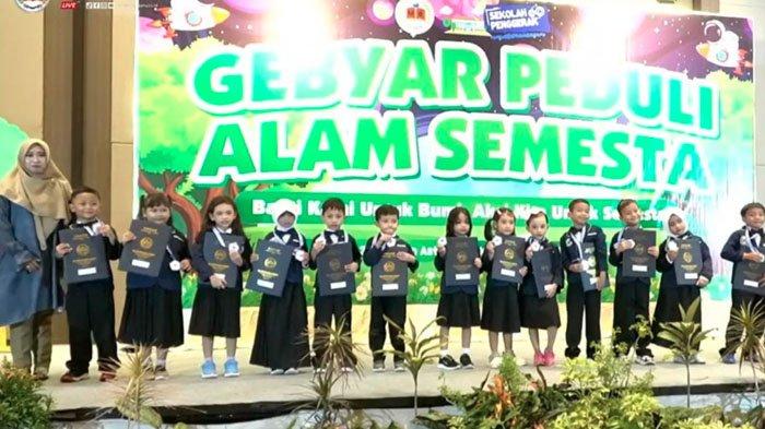 Acara Perpisahan Murid KB-TK Mutiara Biru Gresik, di Hotel Aston Inn Gresik, Kamis (20/6/2024).