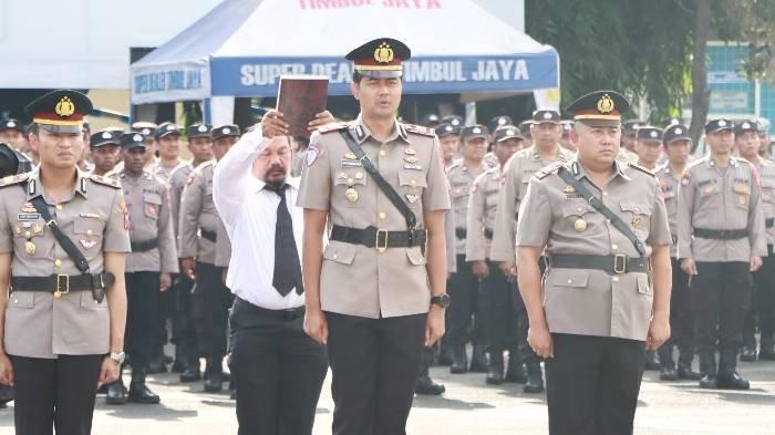 Acara sertijab Perwira polisi di Mapolres Kediri, Kamis (2/1/2024).