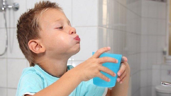 Anak kecil diperbolehkan tidak puasa.